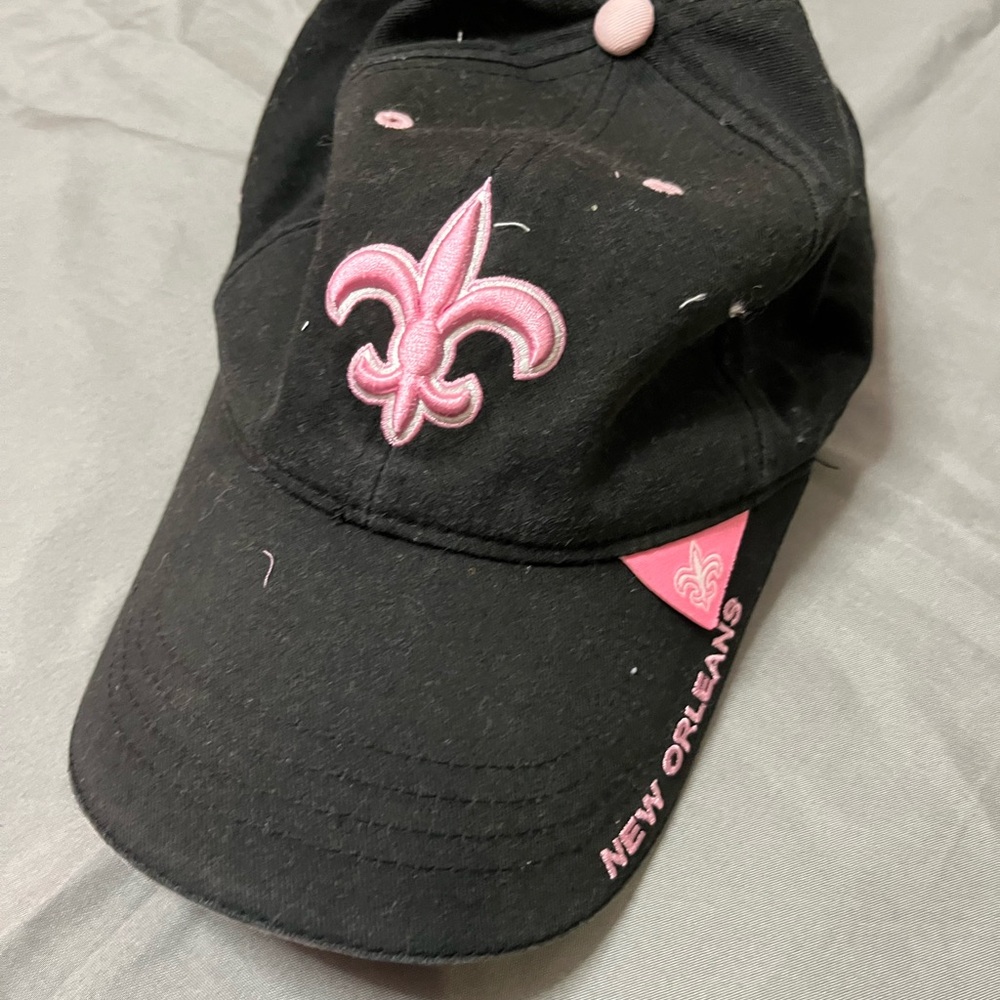 Black Cap with Pink Fleur-de-lis
